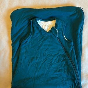 Kyte baby sleep sack teal color. Size M 1.0 tog. 18-30lbs